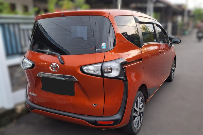 Mobil Bekas Toyota Sienta V A/T 2017