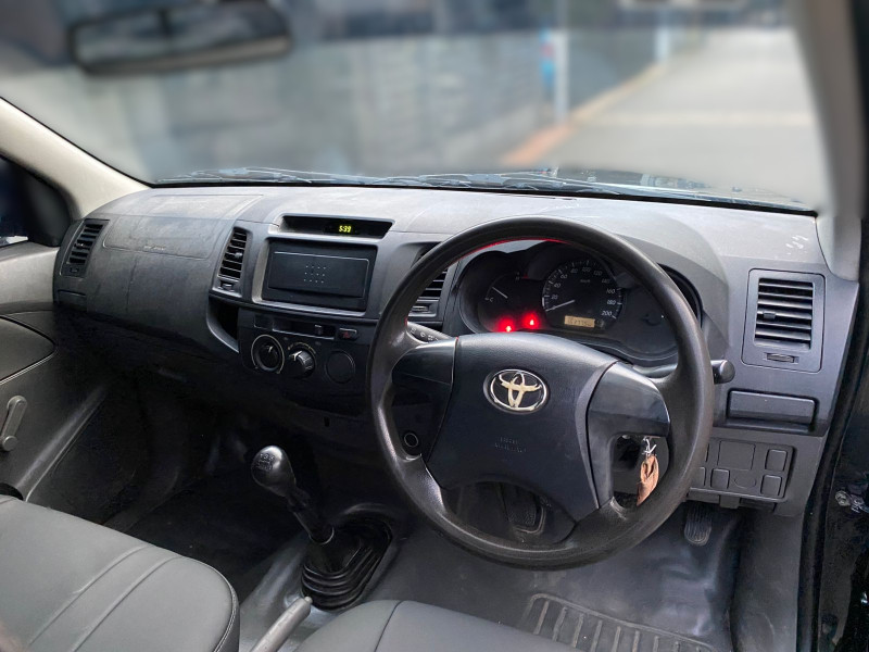 Mobil Bekas Toyota Hilux 2.0 SC 4x2 M/T 2014
